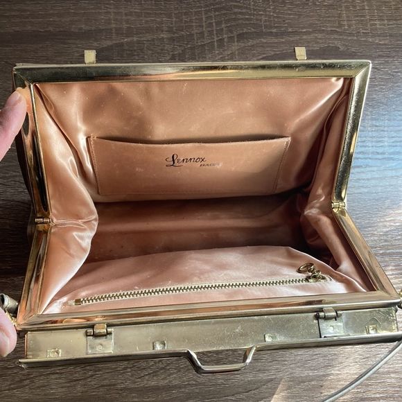 Vintage 1960’s Lenox Bags Hand Bag Gold with hand strap - Picture 5 of 14